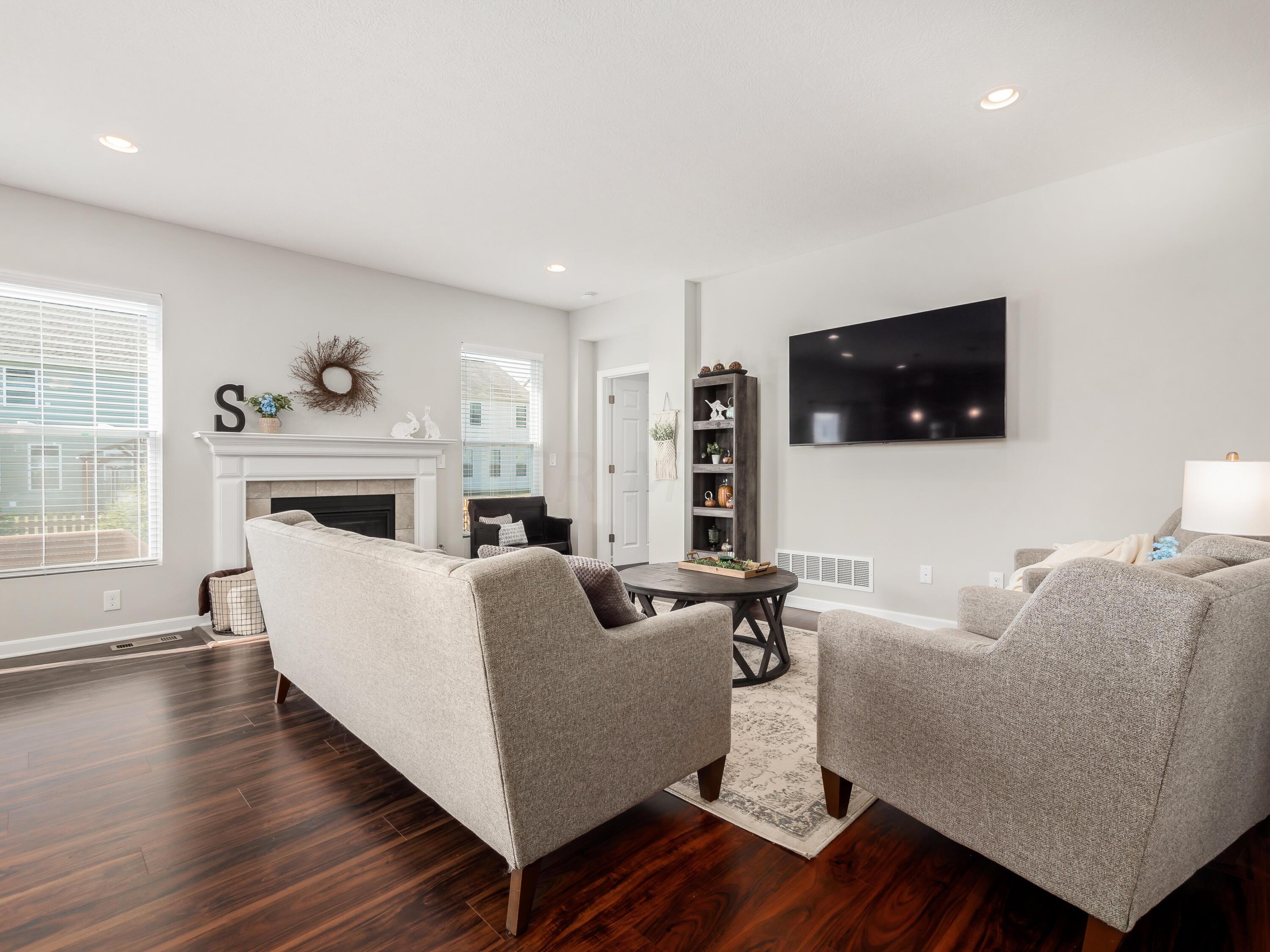 6819 Brooklyn Heights Road Westerville, OH 43081 - Photo 5 of 31 Living Room