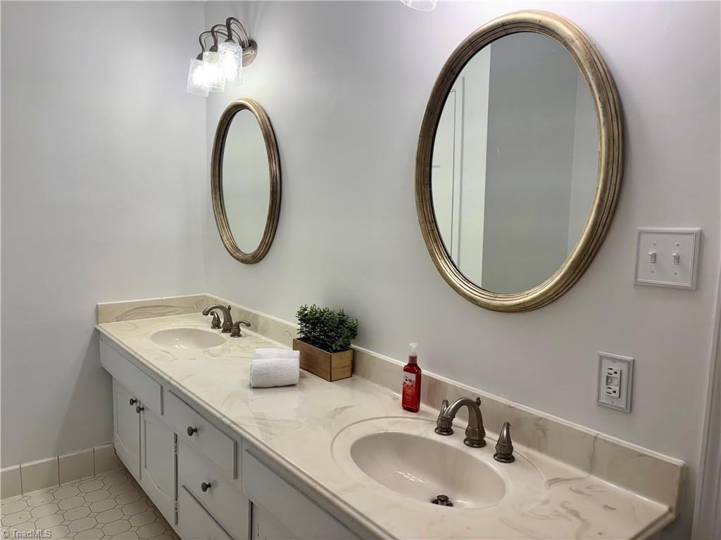 1202 Hobbs Road Greensboro, NC 27408 - Photo 24 of 36