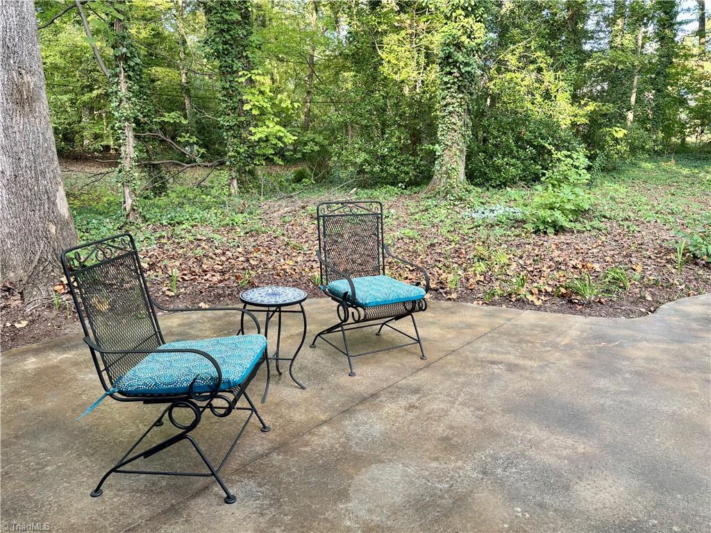 1202 Hobbs Road Greensboro, NC 27408 - Photo 27 of 36