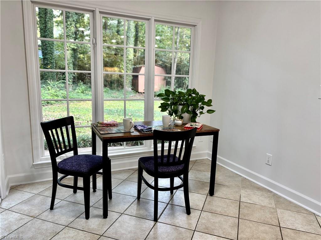 1202 Hobbs Road Greensboro, NC 27408 - Photo 6 of 36