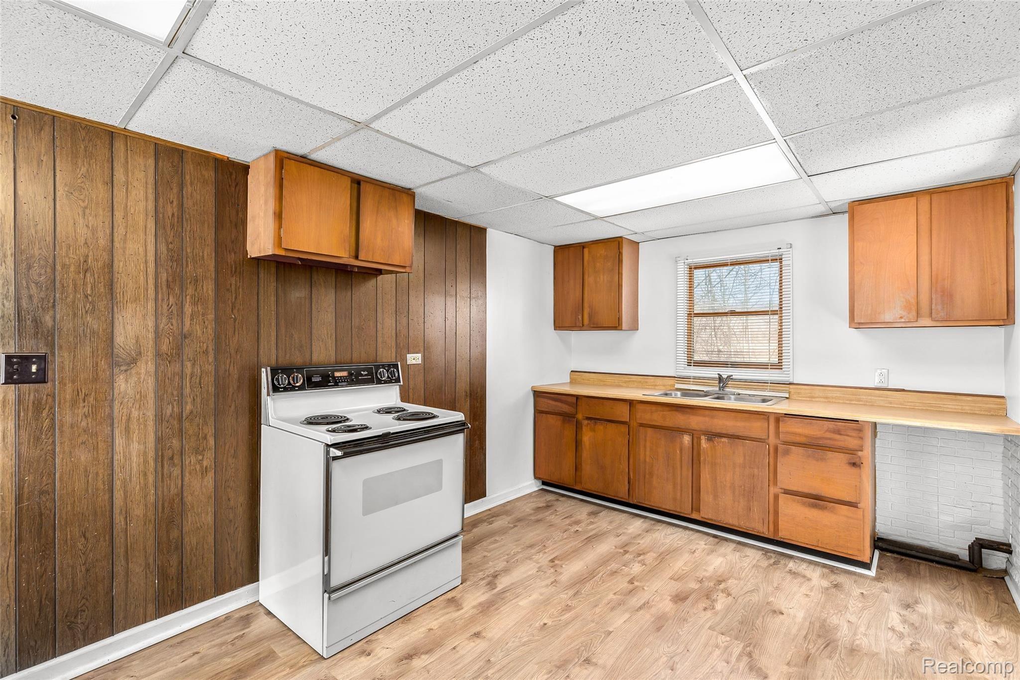 10659 Bunton Road Willis, MI 48191 - Photo 7 of 16 10.Kitchen