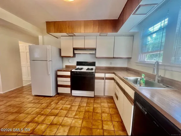 $3,750 | 80 Josephine Evaristo Avenue, Unit 1FL & BASEMENT, Greenwich, CT 06830