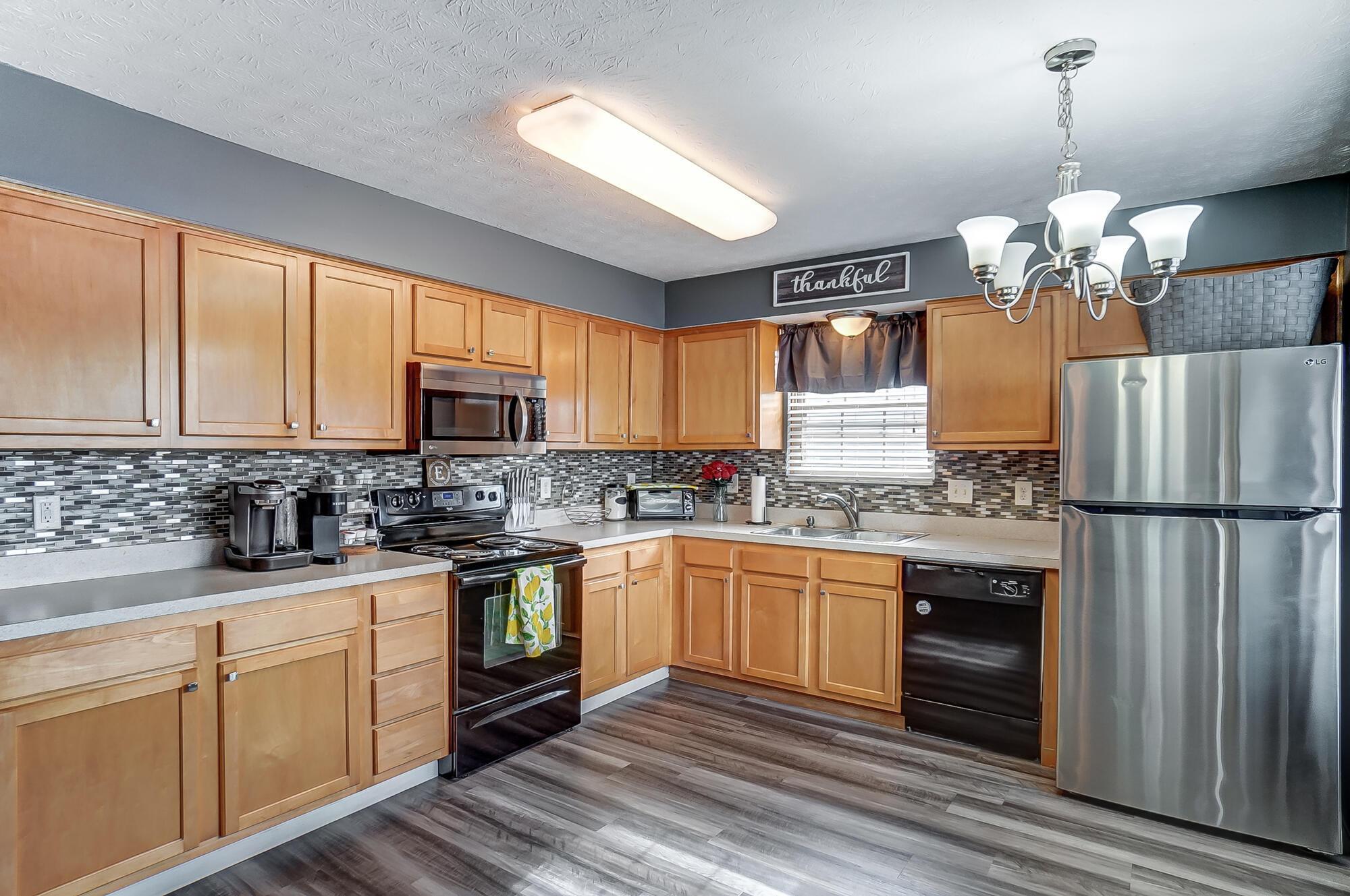 2533 Locksley Road Grove City, OH 43123 - Photo 7 of 34 Kitchen