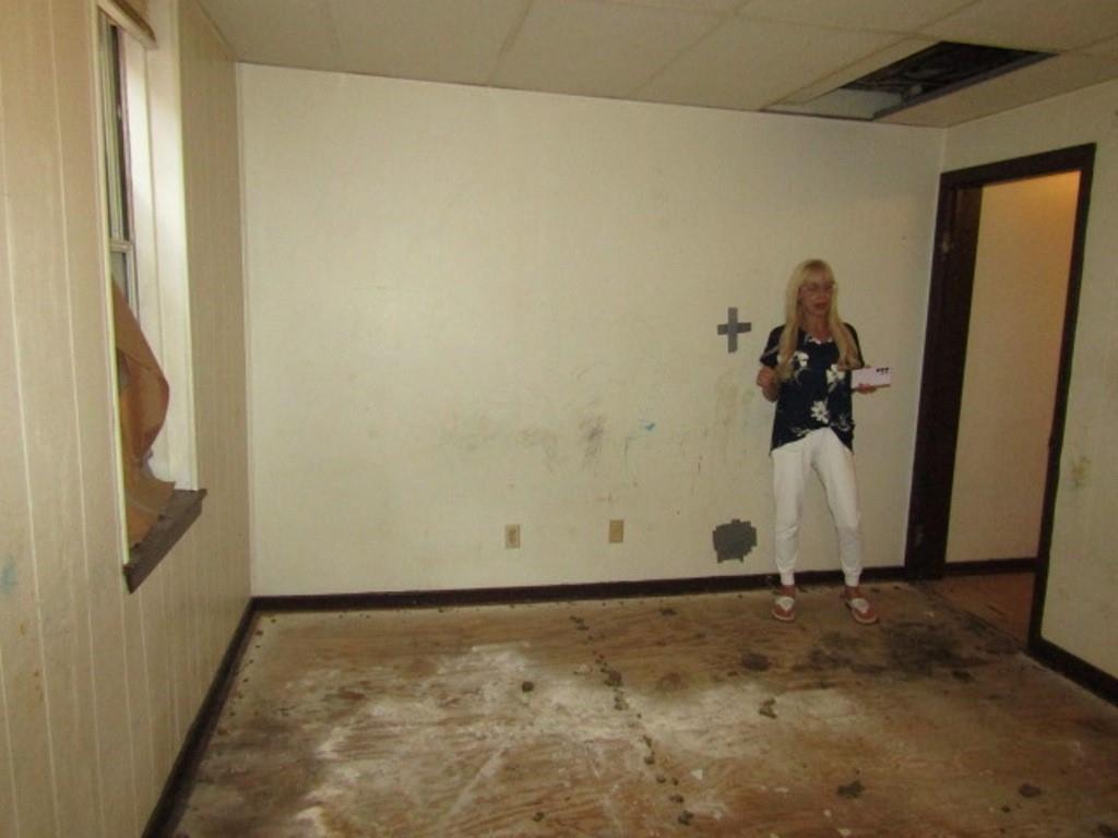 606 Middle Street Pittsburgh, PA 15212 - Photo 13 of 39 a view of a room with wooden floor and a window