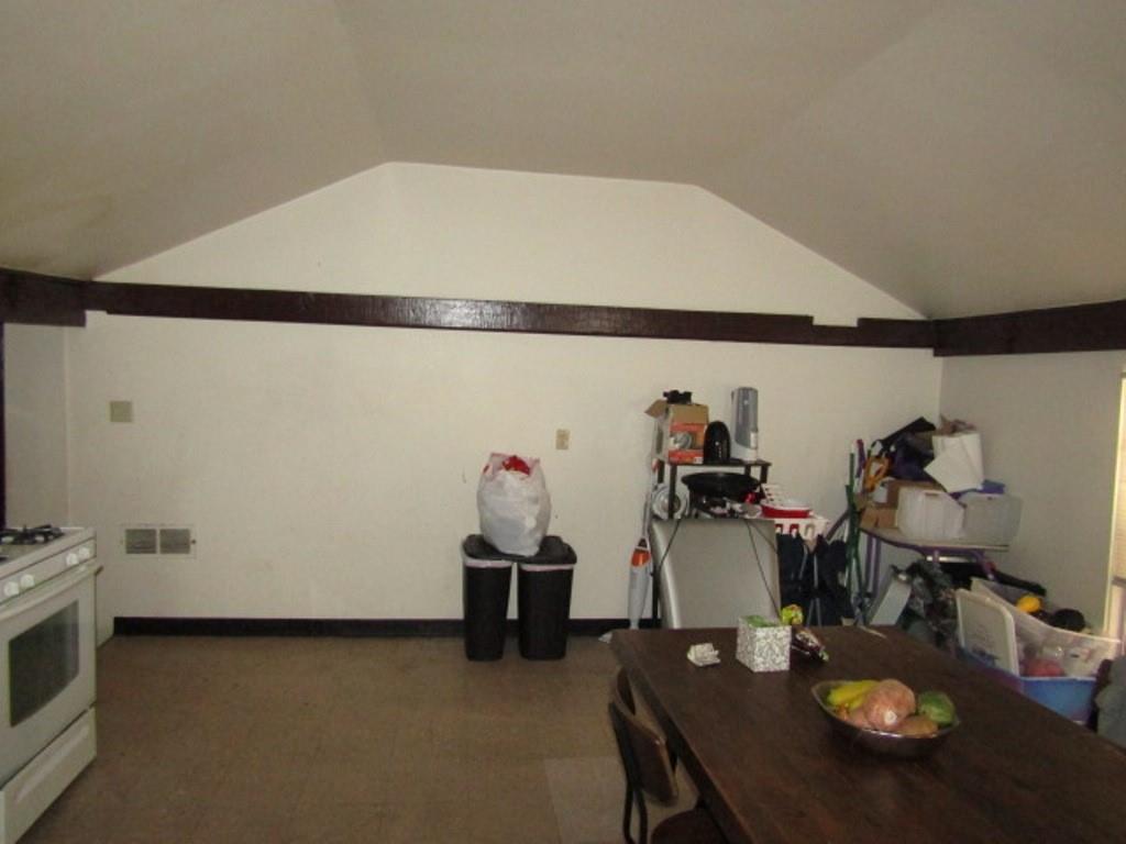 606 Middle Street Pittsburgh, PA 15212 - Photo 21 of 39 a view of a workspace with furniture