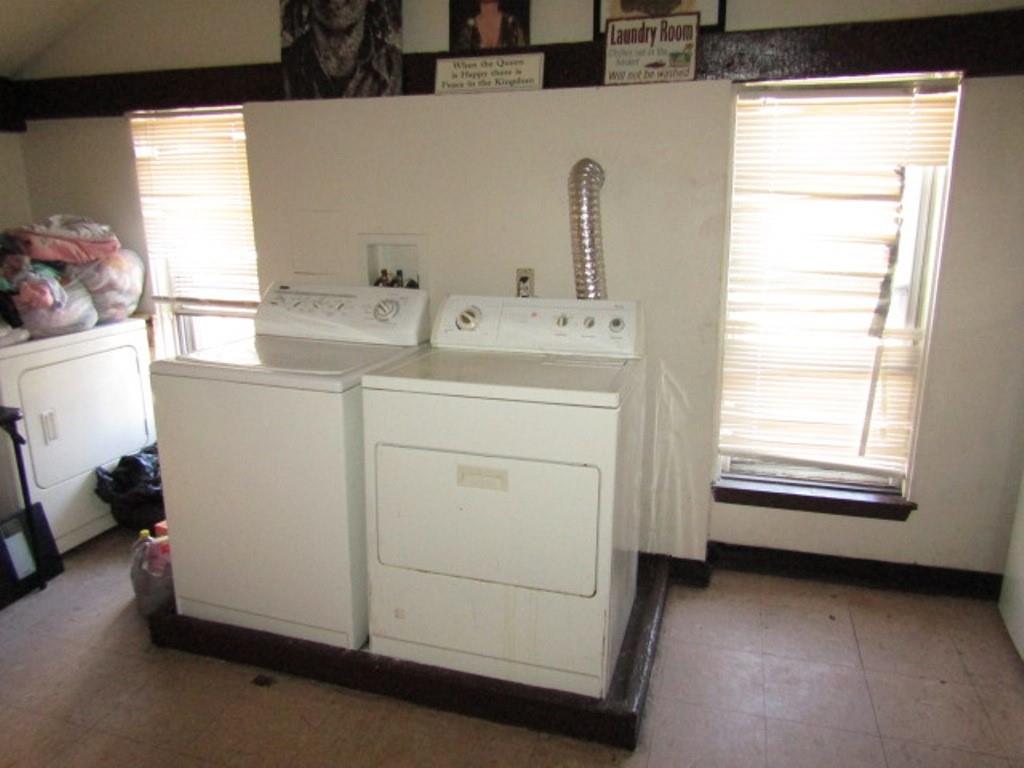 606 Middle Street Pittsburgh, PA 15212 - Photo 22 of 39 a utility room with dryer and washer