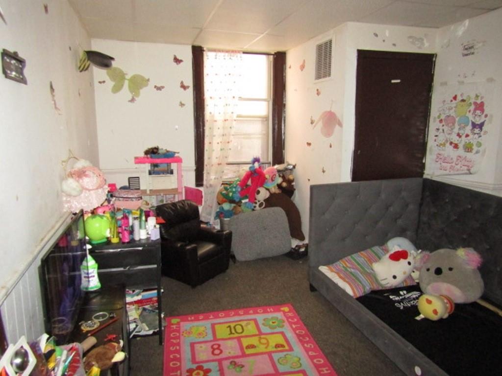 606 Middle Street Pittsburgh, PA 15212 - Photo 26 of 39 a bedroom with toys and a couch