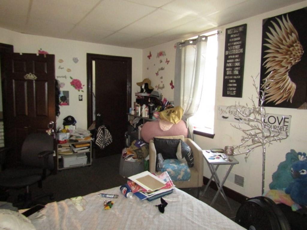 606 Middle Street Pittsburgh, PA 15212 - Photo 31 of 39 a room with furniture and gym equipment