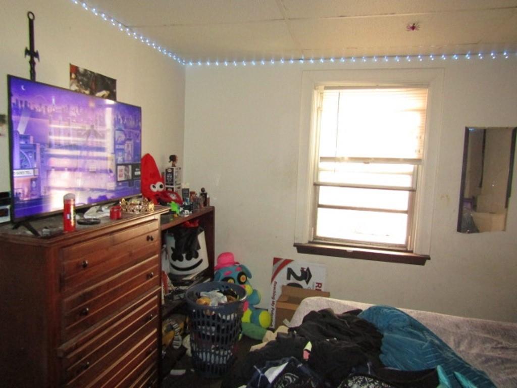 606 Middle Street Pittsburgh, PA 15212 - Photo 33 of 39 a bed room with a bed and a window