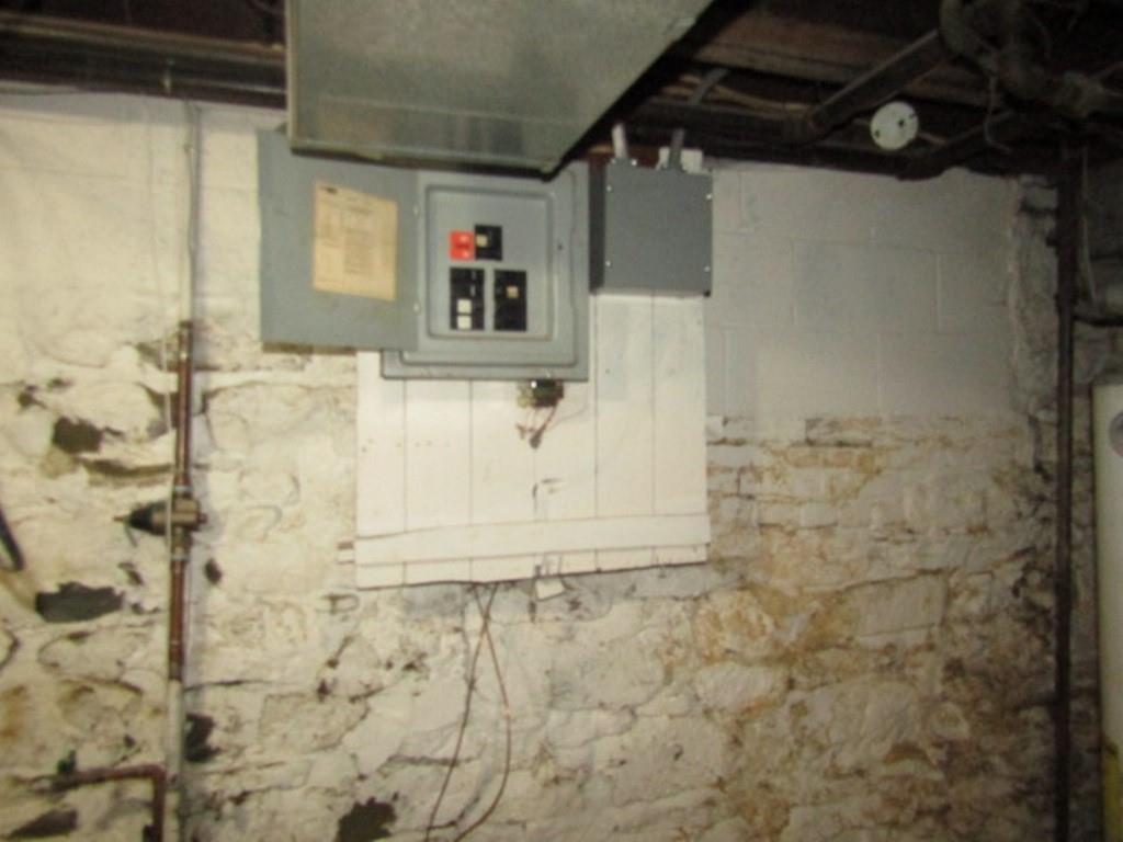 606 Middle Street Pittsburgh, PA 15212 - Photo 37 of 39 a bathroom with a shower