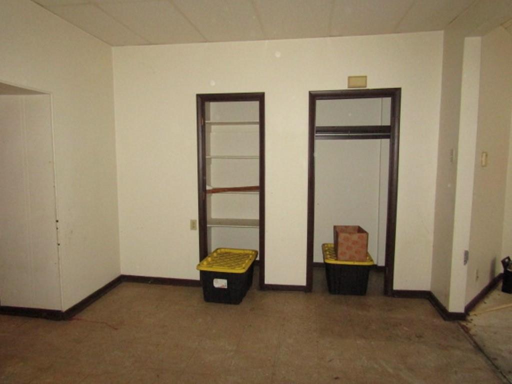 606 Middle Street Pittsburgh, PA 15212 - Photo 8 of 39 a view of a room with lounge chair