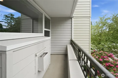 $349,950 | 232 Belmont Avenue East, Unit 202, Seattle, WA 98102