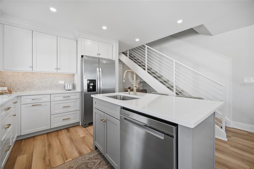 380 Gulf Boulevard, Unit 1 Boca Grande, FL 33921 - Photo 16 of 35 a kitchen that has a sink and a stove in it