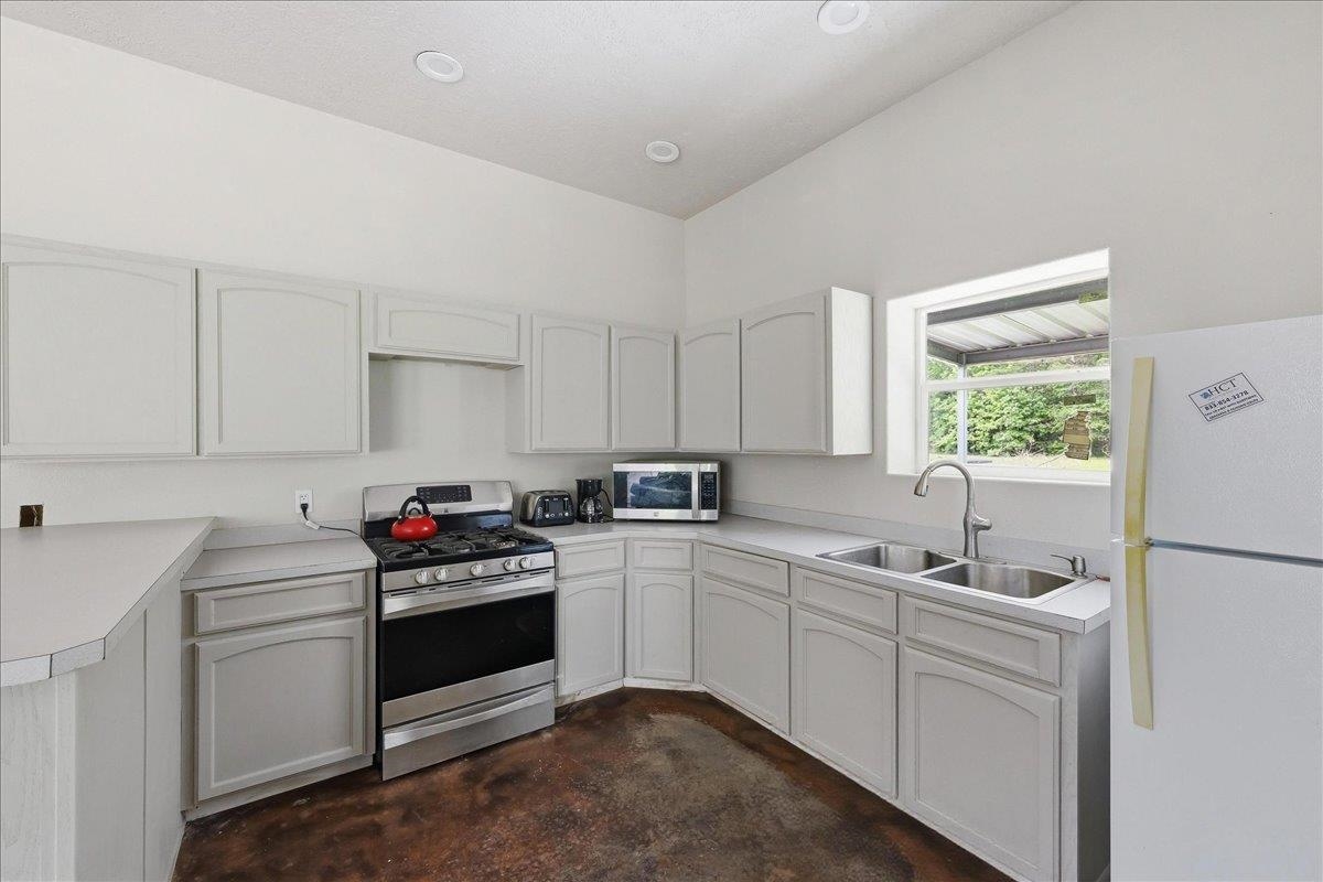 4600 Glaze Road Kountze, TX 77625 - Photo 5 of 14