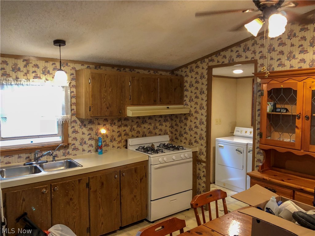 2072 South Leavitt Road Southwest Warren, OH 44481 - Photo 6 of 13