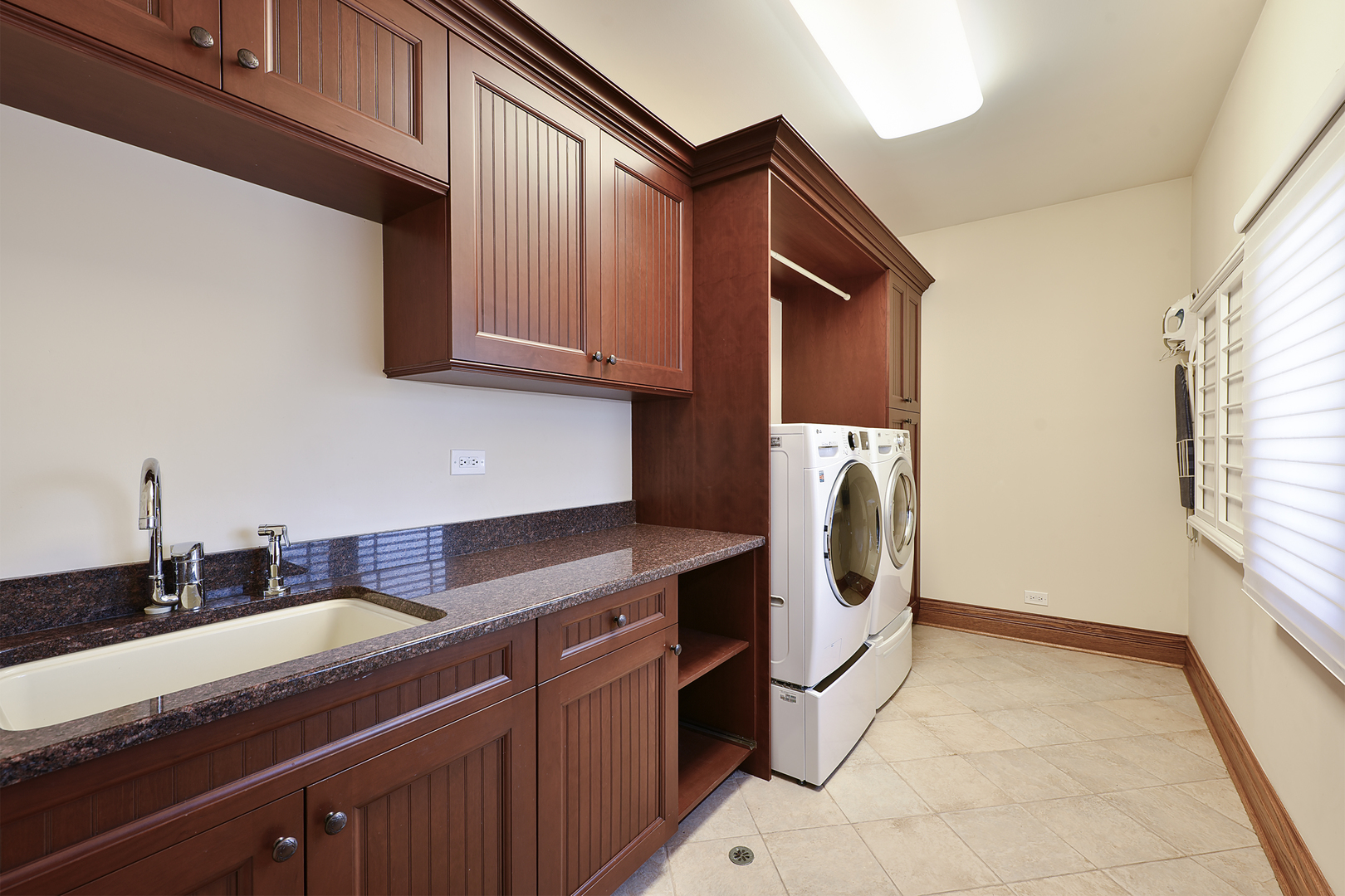 10 Carnoustie Lane Inverness, IL 60067 - Photo 17 of 44 a kitchen with stainless steel appliances granite countertop a sink a stove and a refrigerator