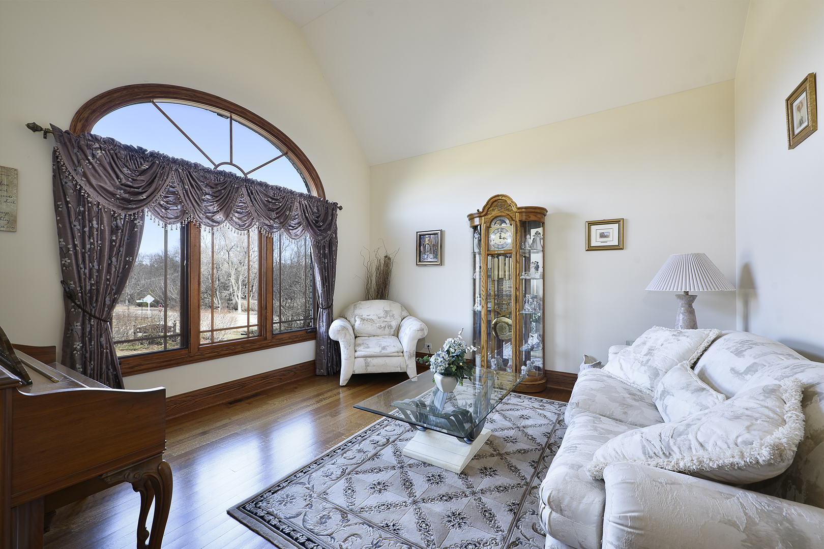 10 Carnoustie Lane Inverness, IL 60067 - Photo 10 of 44 a living room with furniture and a window