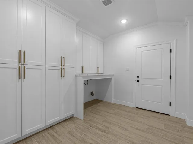 $895,000 | 5042 Briarbend Drive, Houston, TX 77035