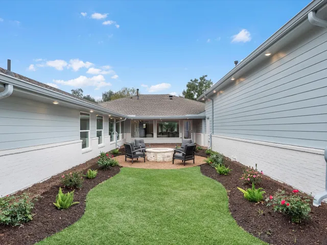 $895,000 | 5042 Briarbend Drive, Houston, TX 77035