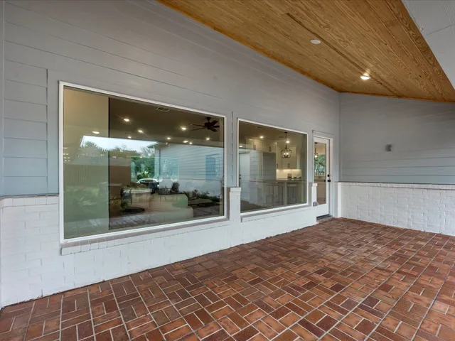 $895,000 | 5042 Briarbend Drive, Houston, TX 77035