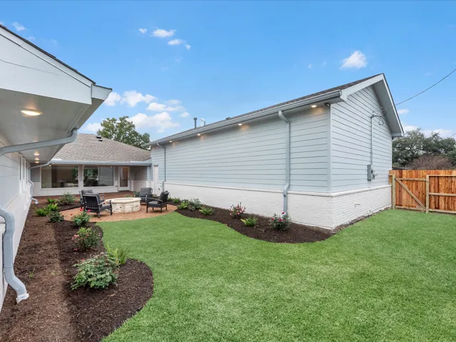 $895,000 | 5042 Briarbend Drive, Houston, TX 77035