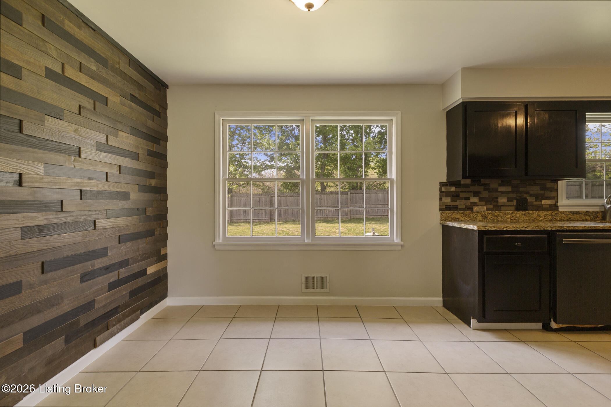 6210 Smithfield Road Smithfield, KY 40068 - Photo 13 of 42 Dining area/kitchen