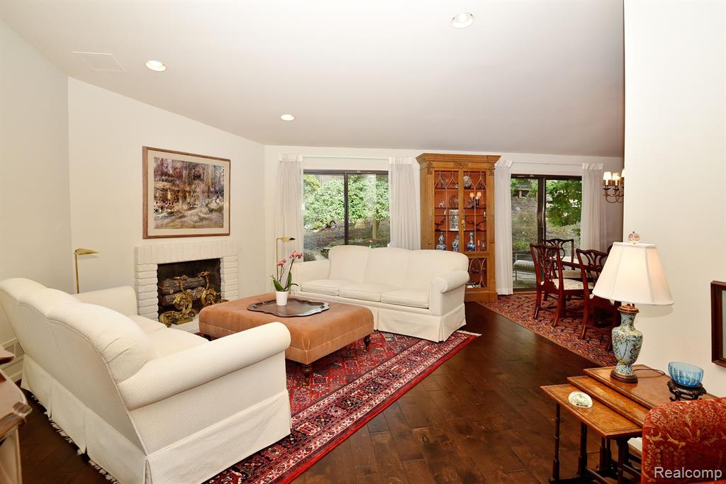 7139 Suncrest Road West Bloomfield, MI 48322 - Photo 4 of 34