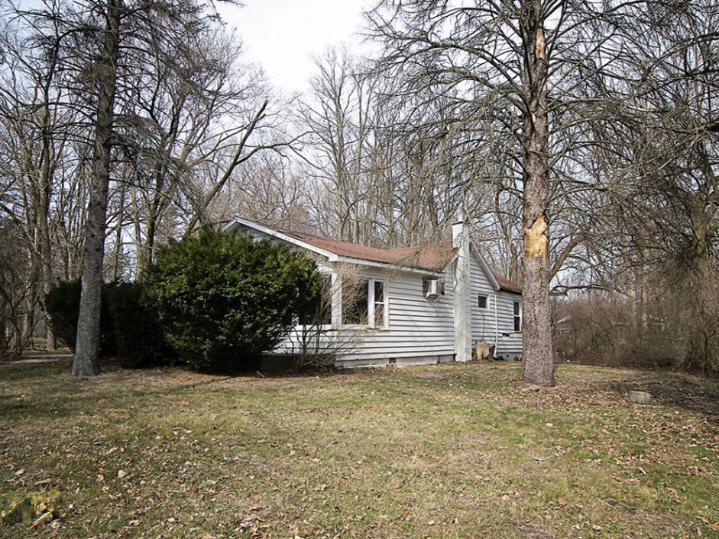 13511 Wilson Road New Buffalo, MI 49117 - Photo 2 of 13 100_5222