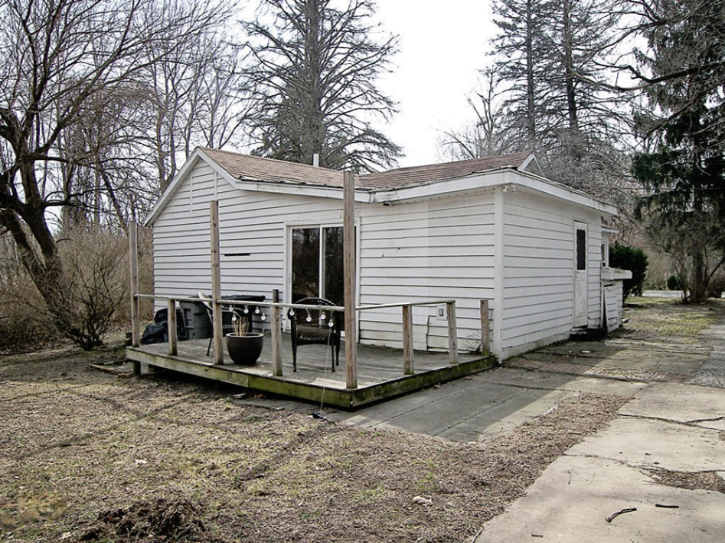 13511 Wilson Road New Buffalo, MI 49117 - Photo 3 of 13 100_5223