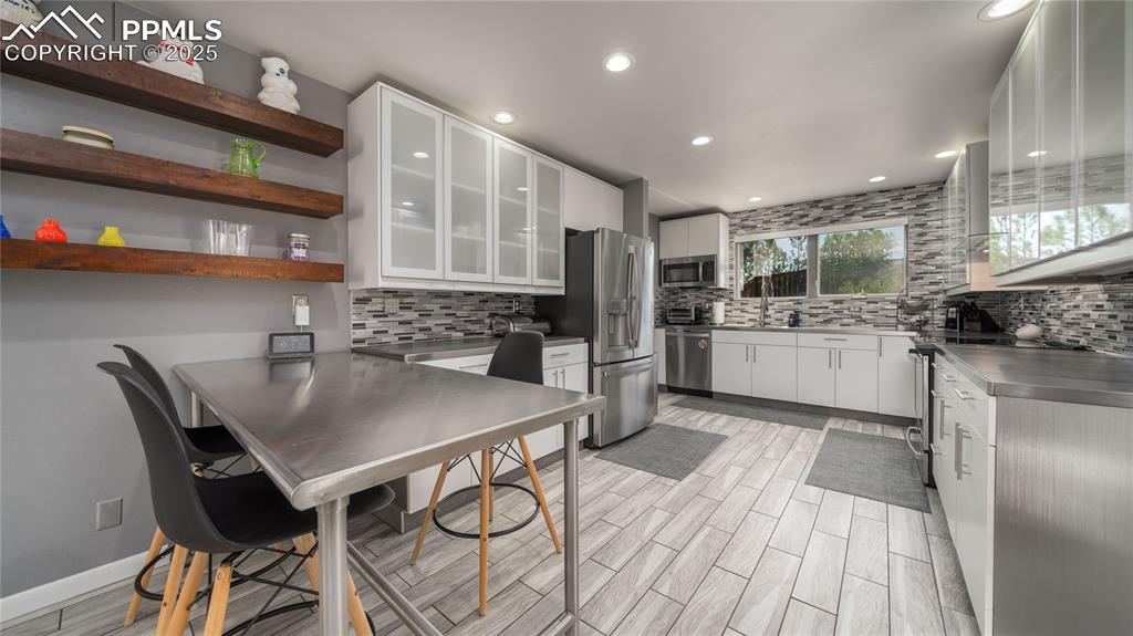 7550 Dairy Ranch Road Colorado Springs, CO 80919 - Photo 11 of 39 a kitchen with a table and chairs