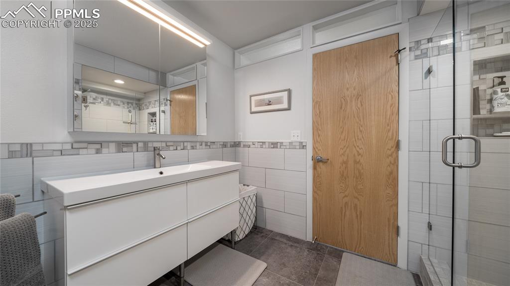 7550 Dairy Ranch Road Colorado Springs, CO 80919 - Photo 29 of 39 a bathroom with a double vanity sink mirror and shower