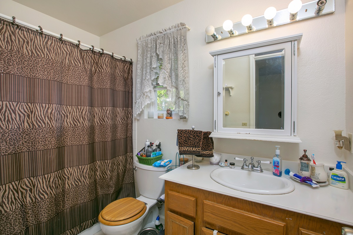 2641 Brighton Road Carlsbad, CA 92010 - Photo 12 of 23 2nd story hallway bath