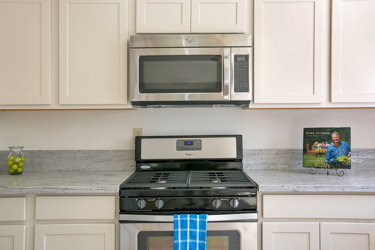 2641 Brighton Road Carlsbad, CA 92010 - Photo 8 of 23 Brand new cabinets, granite counter & SS appliances