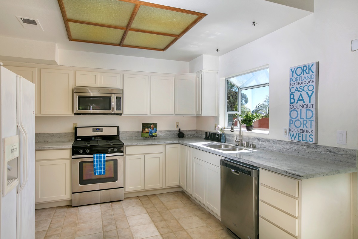 2641 Brighton Road Carlsbad, CA 92010 - Photo 9 of 23