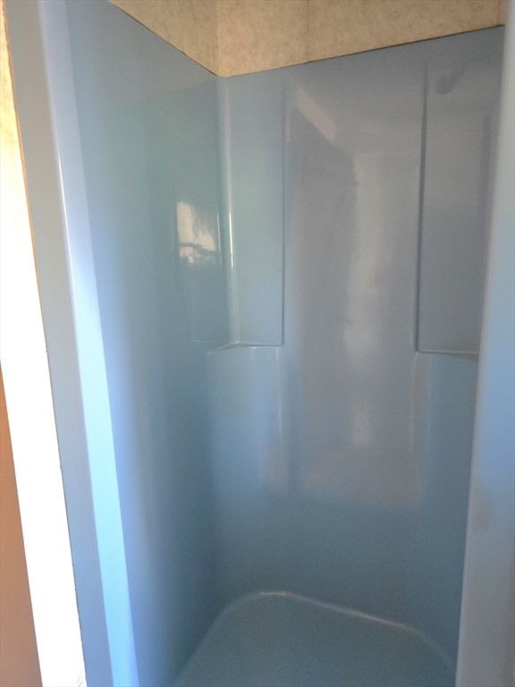 3 Jacobson Drive, Unit 2 Auburn, MA 01501 - Photo 14 of 20 a bathroom with a bathtub