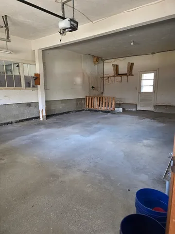 a view of a big room with closet