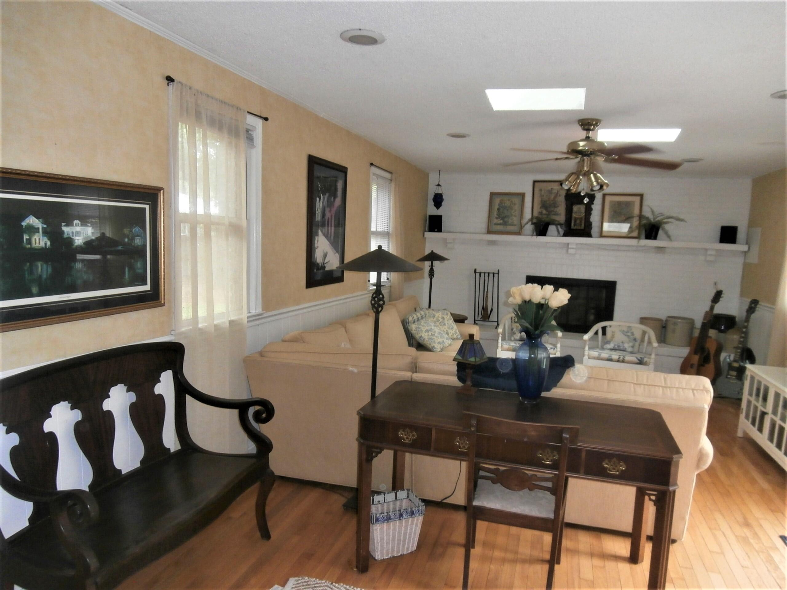 1142 Rosemead Road Mount Pleasant, SC 29464 - Photo 15 of 36 Rosmead interior (2)