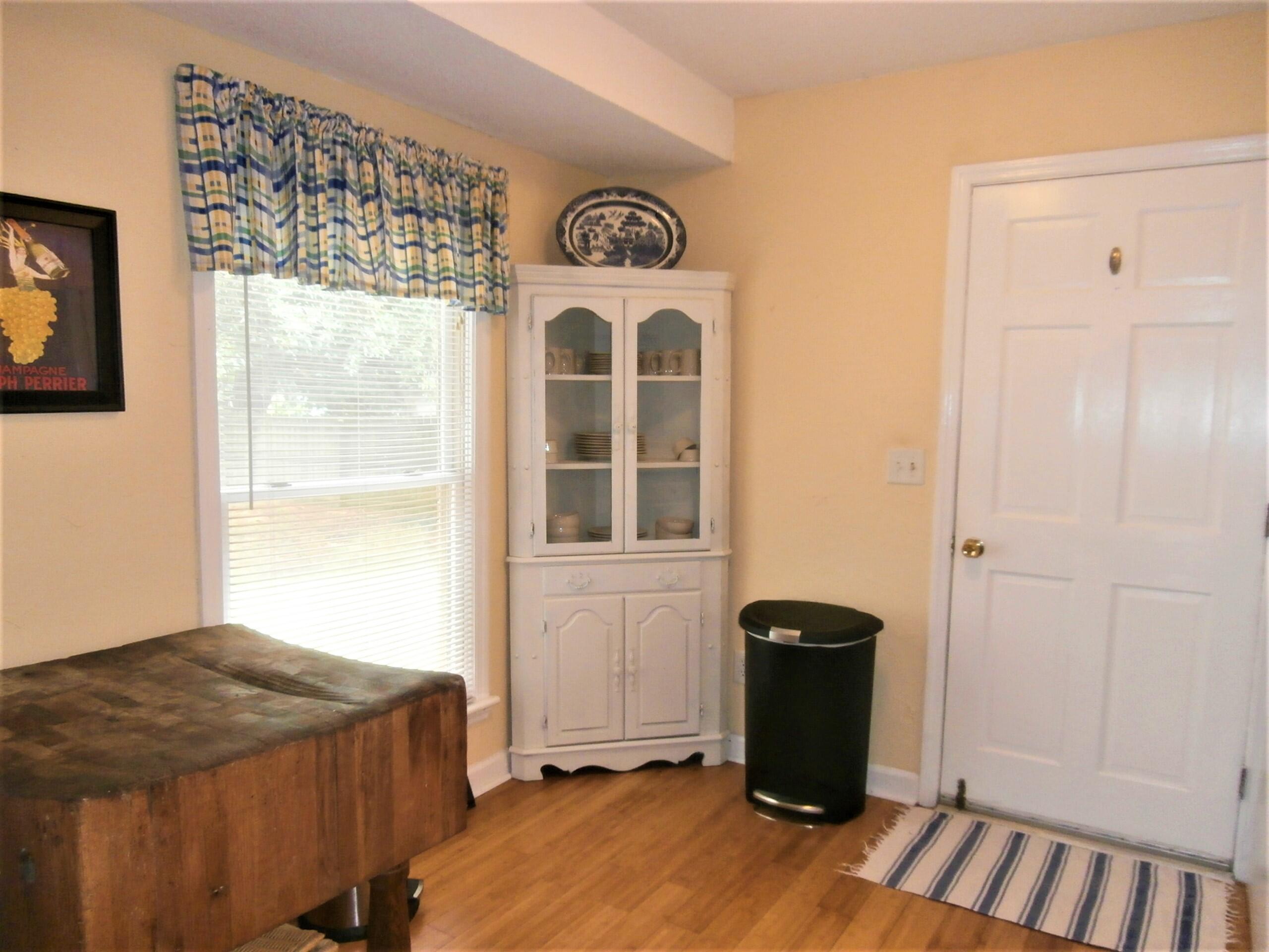 1142 Rosemead Road Mount Pleasant, SC 29464 - Photo 10 of 36 Rosmead interior (8)