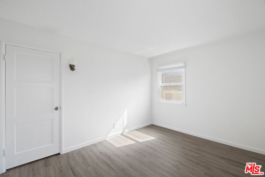 3493 Meier Street Los Angeles, CA 90066 - Photo 18 of 31 an empty room with wooden floor and windows