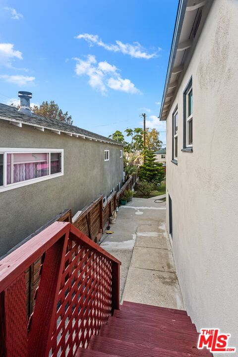 3493 Meier Street Los Angeles, CA 90066 - Photo 23 of 31 a view of a backyard with sitting area