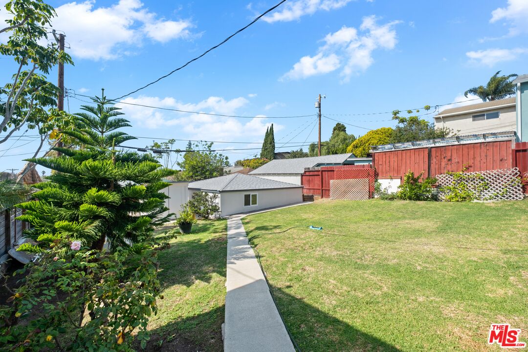 3493 Meier Street Los Angeles, CA 90066 - Photo 26 of 31 a view of a garden with an outdoor space