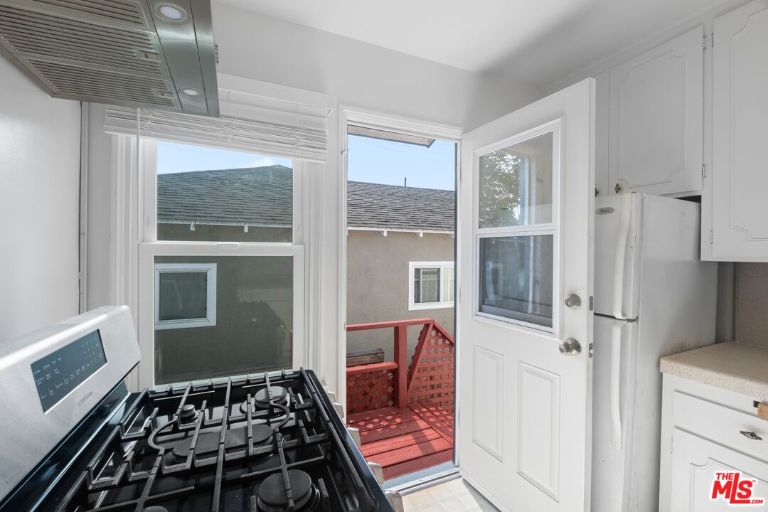3493 Meier Street Los Angeles, CA 90066 - Photo 6 of 31 a room with furniture and window