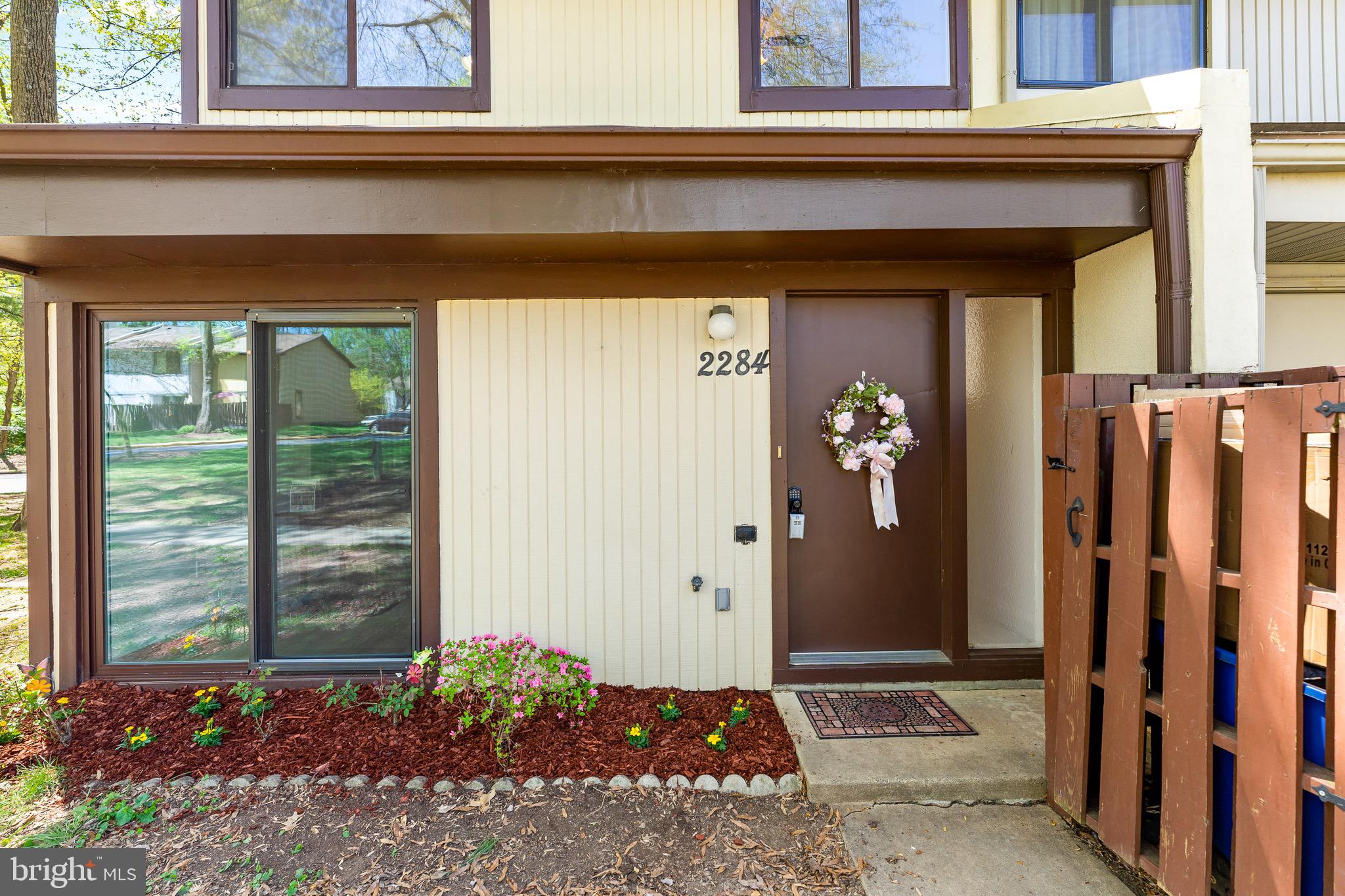 2284 White Cornus Lane Reston, VA 20191 - Photo 4 of 46