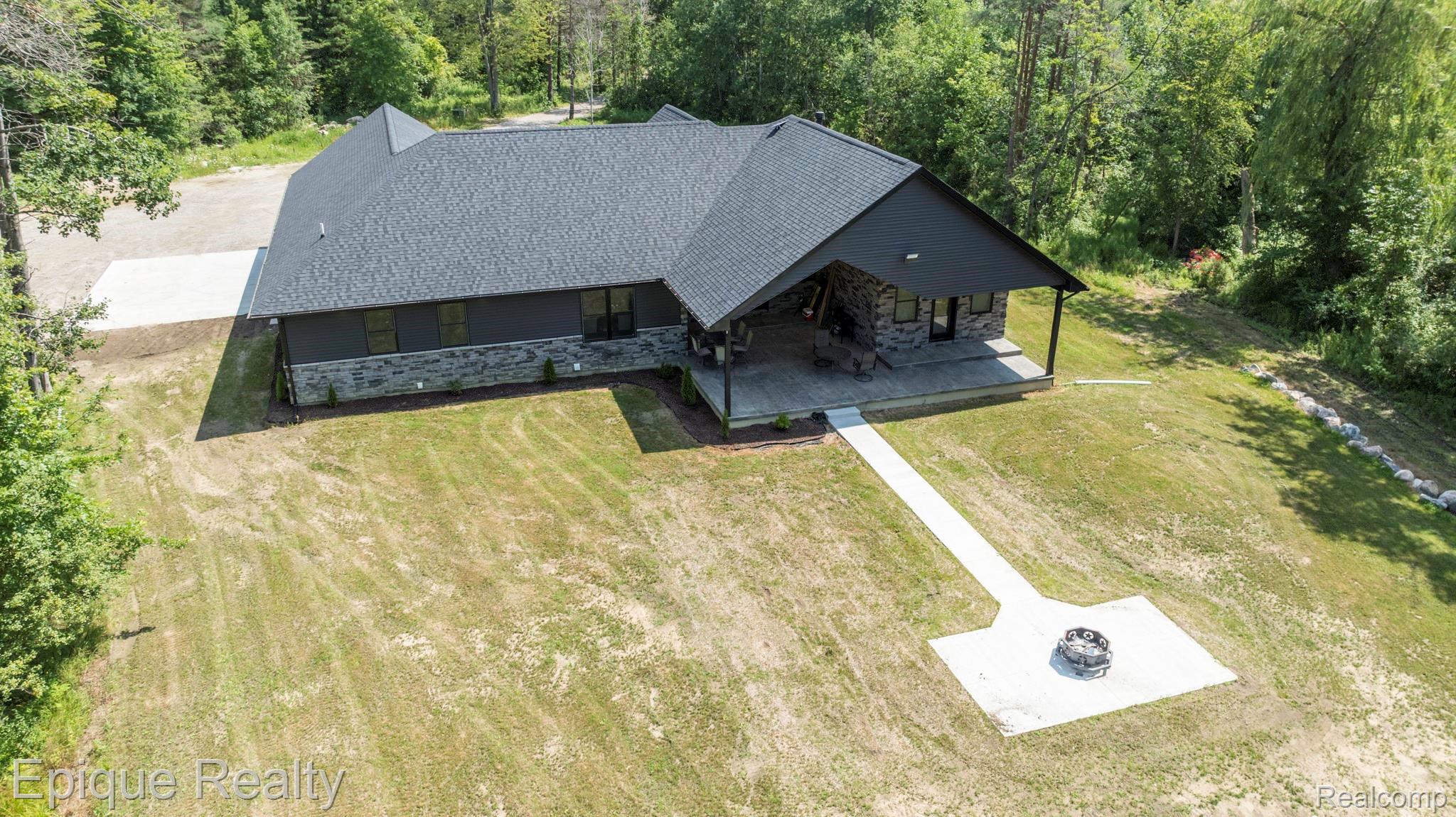 4697 Emmett Road Emmett, MI 48022 - Photo 9 of 62 4697 Emmett Rd (9 of 62).jpg