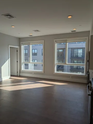 $3,100 | 3193 Washington Street, Unit PH3, Boston, MA 02130
