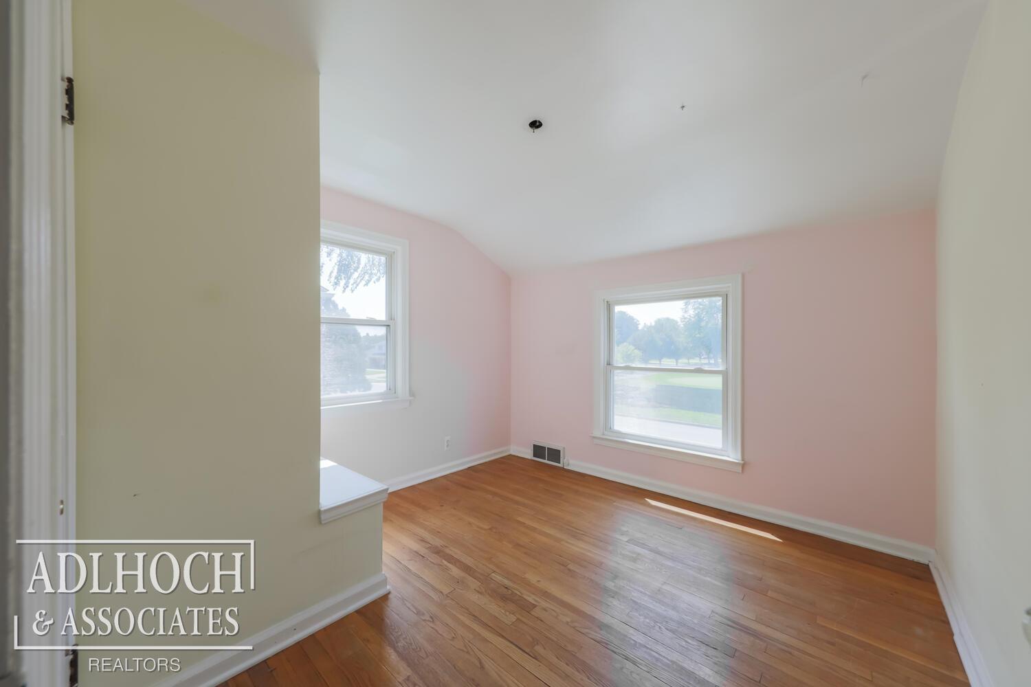 1048 Vernier Road Grosse Pointe, MI 48236 - Photo 13 of 16 50119480-12.JPG