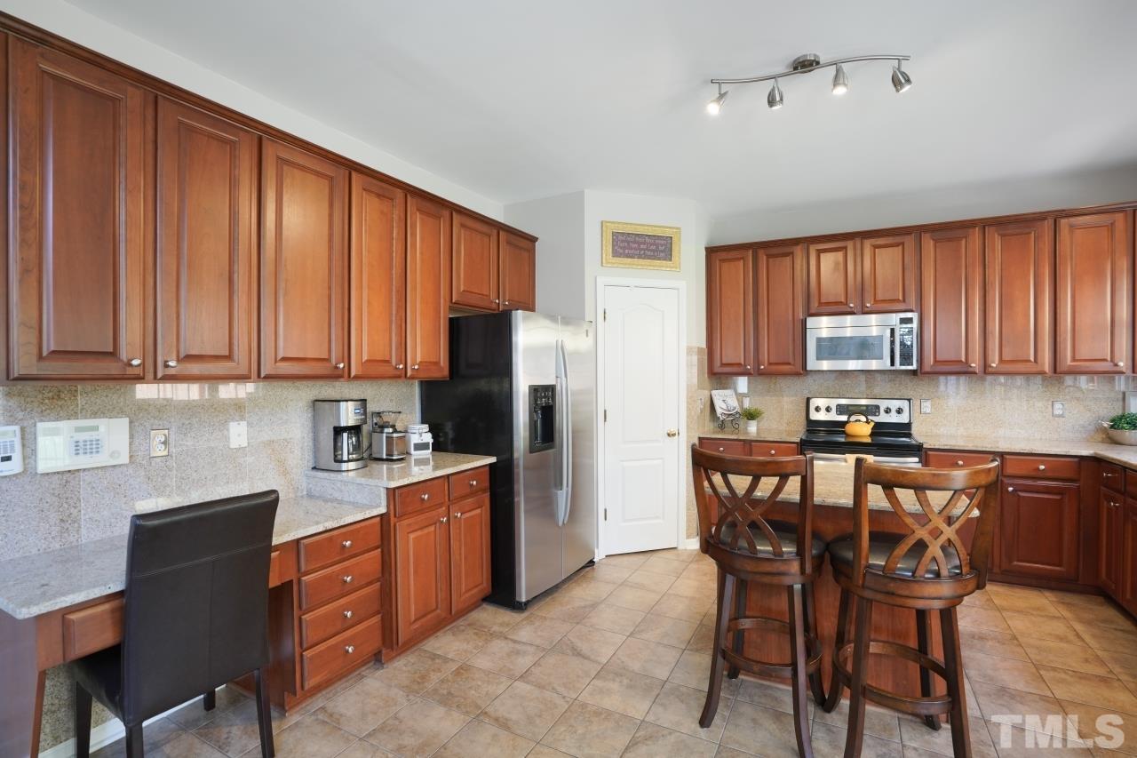 7588 Silver View Lane Raleigh, NC 27613 - Photo 7 of 30 Gallery Image 7