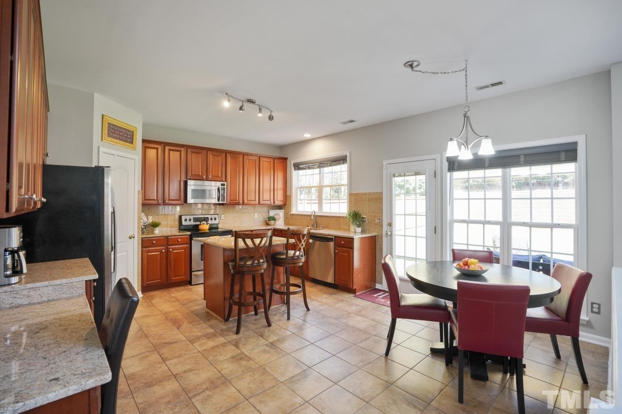7588 Silver View Lane Raleigh, NC 27613 - Photo 8 of 30 Gallery Image 8