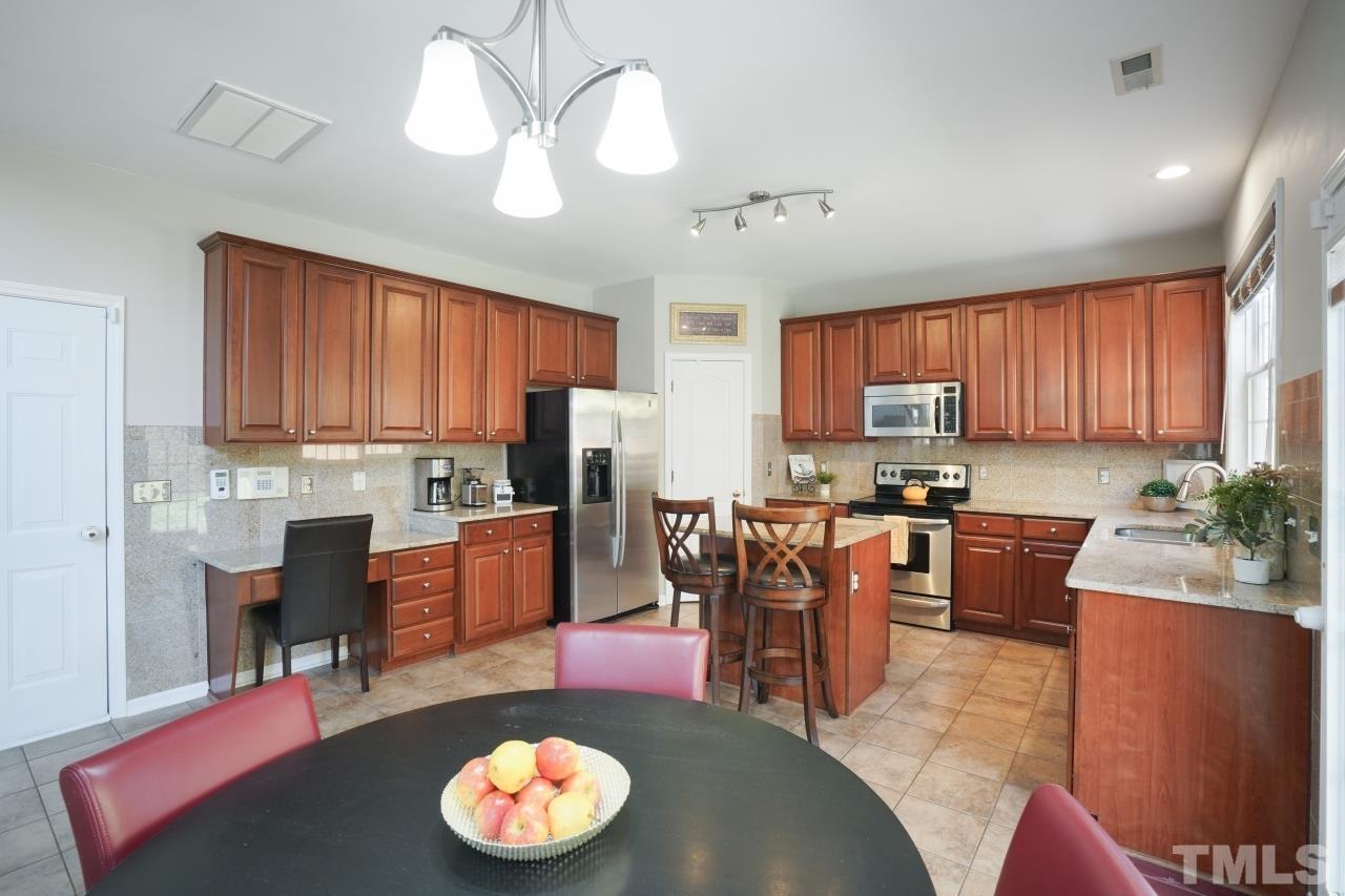 7588 Silver View Lane Raleigh, NC 27613 - Photo 9 of 30 Gallery Image 9
