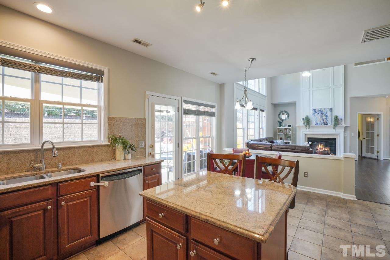7588 Silver View Lane Raleigh, NC 27613 - Photo 10 of 30 Gallery Image 10